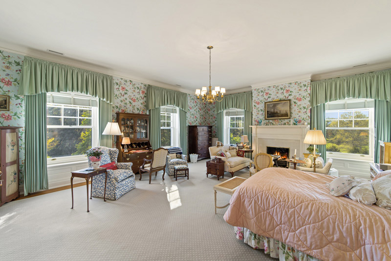 Jenkins L family room